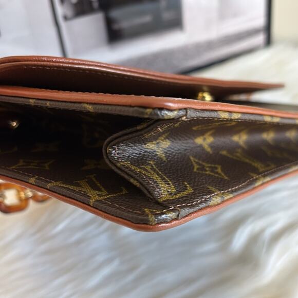 Authentic Louis Vuitton Brown Monogram Clutch Like New!! - Picture 7 of 16